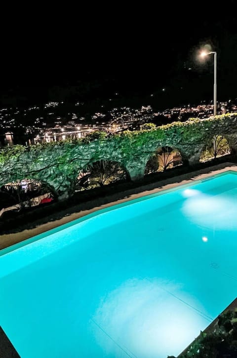 Water, Light, Azure, Green, Swimming Pool, Body Of Water, Aqua, Electric Blue