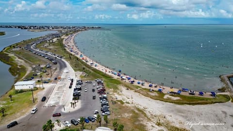 Beach nearby, sun loungers, beach towels