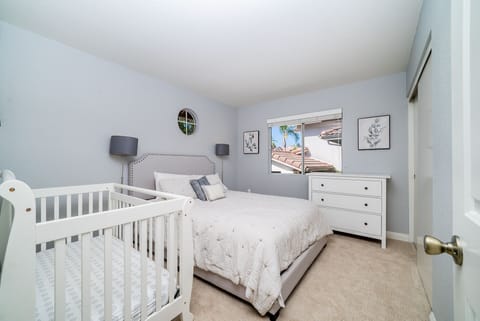 5 bedrooms, desk, iron/ironing board, cribs/infant beds