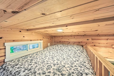 Sleeping Loft 2 | Queen Bed