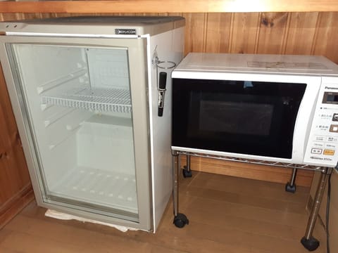 Refrigerator / microwave