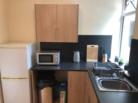 Fridge, microwave, oven, coffee/tea maker