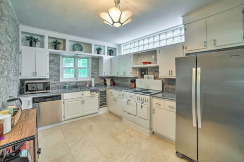 Kitchen | Coffee Maker | Blender | Crockpot | Spices