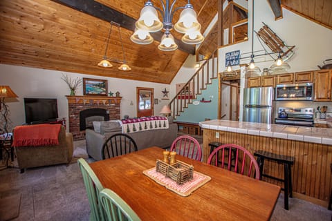 Alpine Welcome - Dining Area Kitchen and Living Area