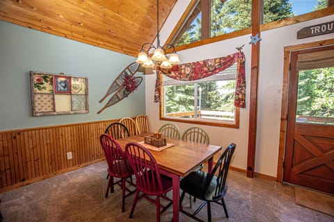 Alpine Welcome - Dining Area