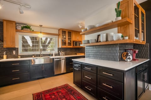 Private kitchen | Fridge, microwave, oven, dishwasher