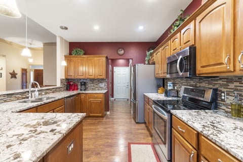 Large Kitchen to cook together - spread out & share the cutting & prep!