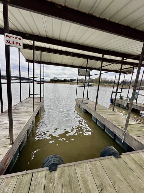 Guests can utilize "Slip #1" and the adjacent uncovered side walkway.