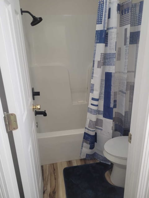 Combined shower/tub