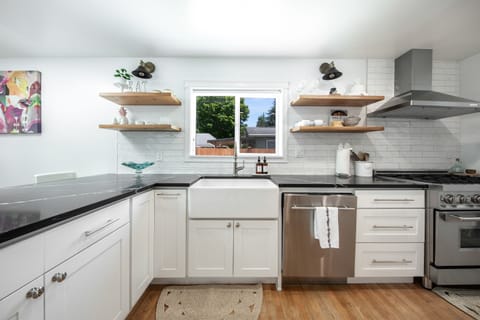 A peninsula with seating lets you join the fun and enjoy the cooking process with your group — perfect for preparing dinner together.