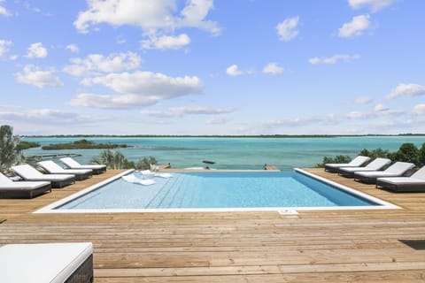 Outdoor pool, an infinity pool