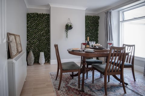 Langland Road - 2 Bedroom Town House - Mumbles (1743)