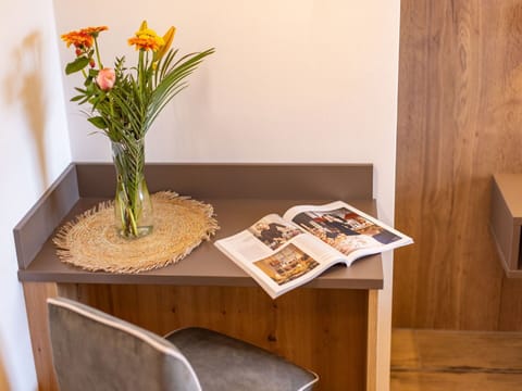 Flower, Table, Plant, Furniture, Flowerpot, Houseplant, Vase, Wood, Interior Design, Rectangle