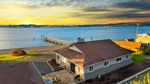 Welcome to the Sound Shore Retreat in Downtown Port Orchard!