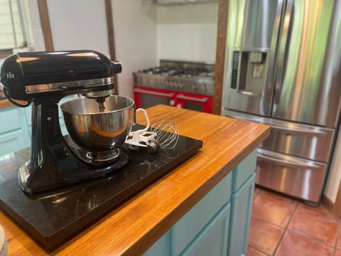 Fully stocked kitchen to cook amazing meals for the entire family