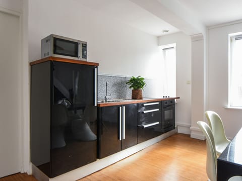 Fridge, microwave, oven, coffee/tea maker