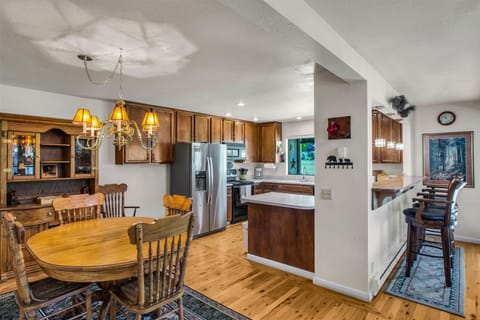 Seating at the breakfast bar