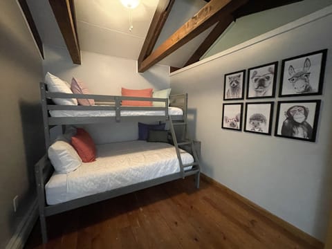 5 bedrooms, WiFi, bed sheets