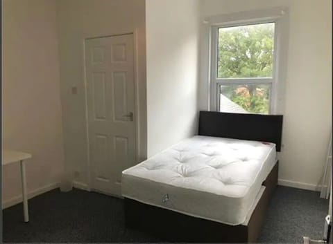 3 bedrooms, desk, iron/ironing board, WiFi