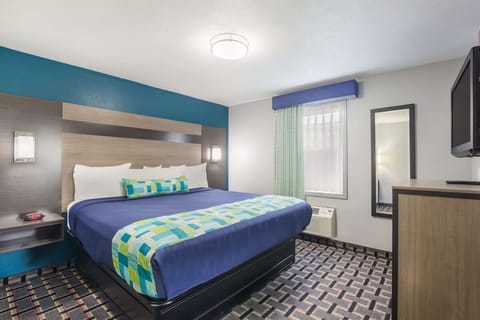 Unit with 1 King Bed