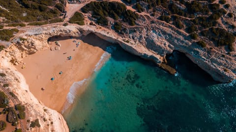 Beach nearby, sun loungers, beach towels