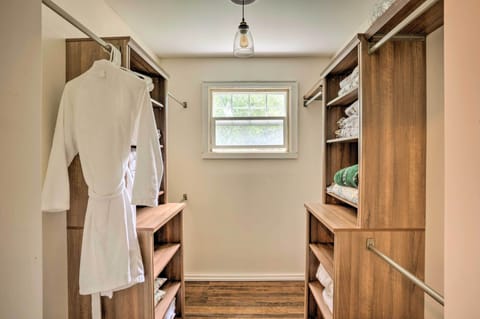 Walk-In Closet | Upper Level