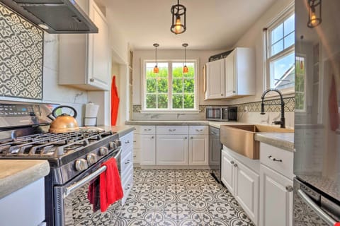 Kitchen | Cooking Basics Provided | Main Level