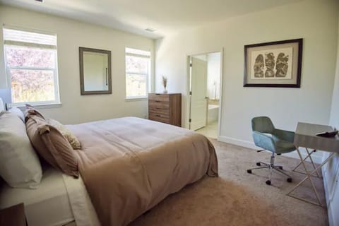 3 bedrooms, desk, laptop workspace, iron/ironing board