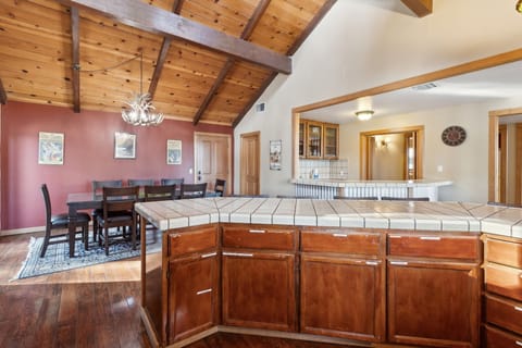 Indoors, Hardwood, Floor, Flooring, Lamp