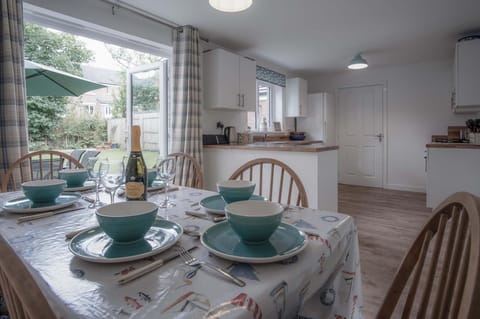 Maes Yr Odyn - 3 Bedroom Holiday Home - Narberth (22672)