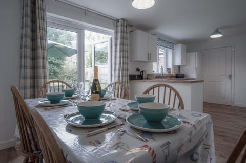 Maes Yr Odyn - 3 Bedroom Holiday Home - Narberth (22670)