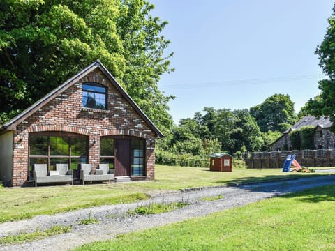 Garden and grounds | Lily Cottage - Duffryn Farm Cottages, Dunvant