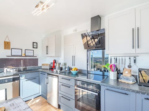 Kitchen | Hyfrydle Cottage, Talysarn
