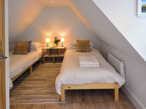 Twin bedroom | Bonnie Cottage - Aberfeldy Cottages, Aberfeldy, near Pitlochry