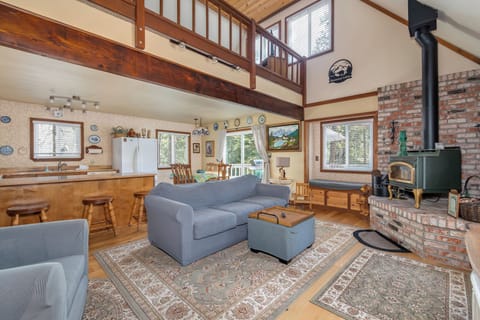 Hennessy's Laughing Bear Lodge