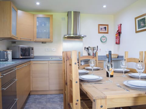 Well equipped kitchen with dining area | Carmarthen Cottages- Barn Cottage - Carmarthen Cottages, Cwmdu, Near Llandeilo