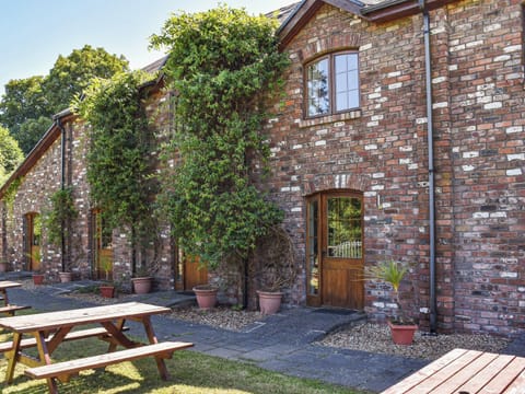 Exterior | Poppy Cottage - Duffryn Farm Cottages, Dunvant