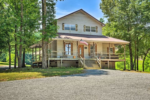 Guntersville Vacation Rental | 5BR | 2BA | Access By Stairs | 1,800 Sq Ft