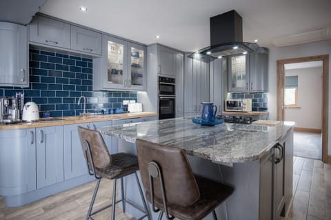 Bayview House - Luxurious 4 Bedroom - Saundersfoot (11851)