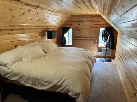 2 bedrooms, desk, travel crib, free WiFi