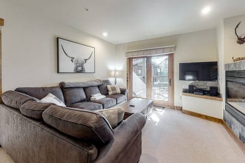 Living Room (1)