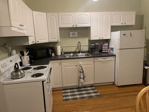 Fully equipped full size kitchen.