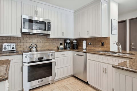 f230-2404_53939859017_o