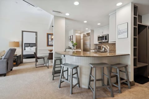 f230-2389_53941015598_o