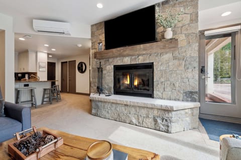 f230-2443_53941217190_o