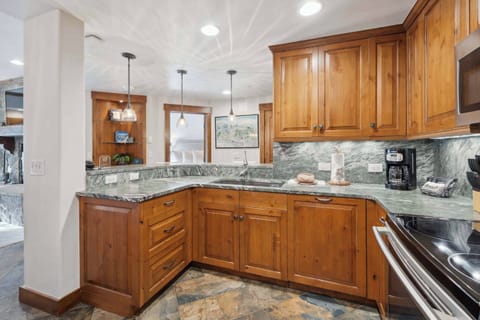 charter-f220-2763_54462761655_o