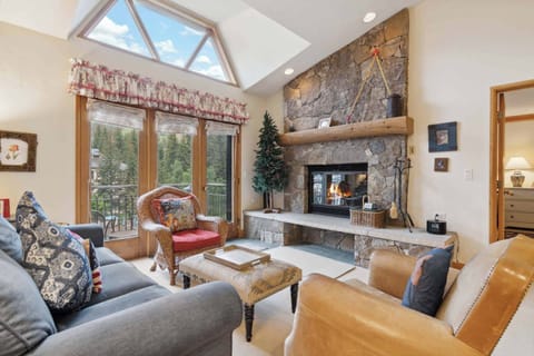 charter-e430-6547_53813409430_o