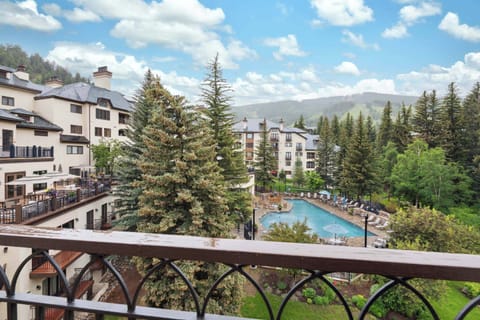 charter-e430-6637_53812042072_o