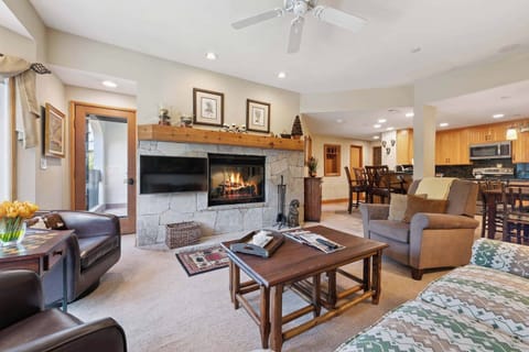 charter-d240-7095_54695950449_o