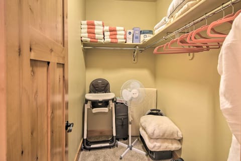 Walk-In Closet | Pack 'n Play